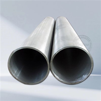 Tubo de aluminio grande